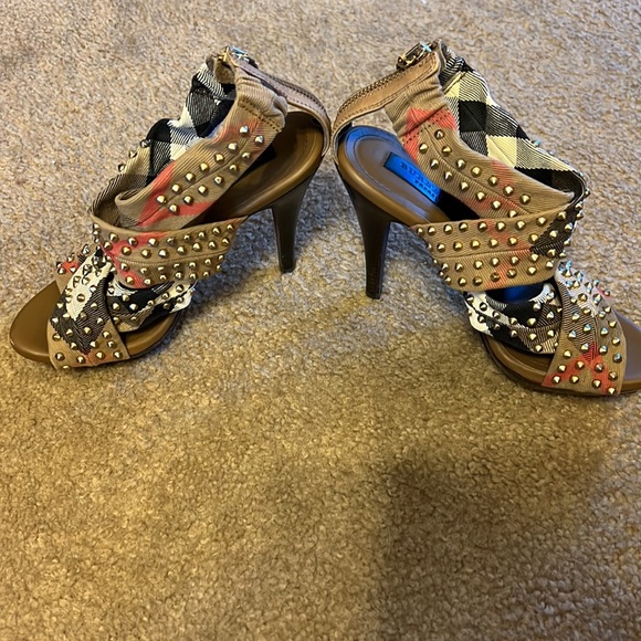 Authentic BURBERRY Studded House Check size 37 Heels - Picture 2 of 8